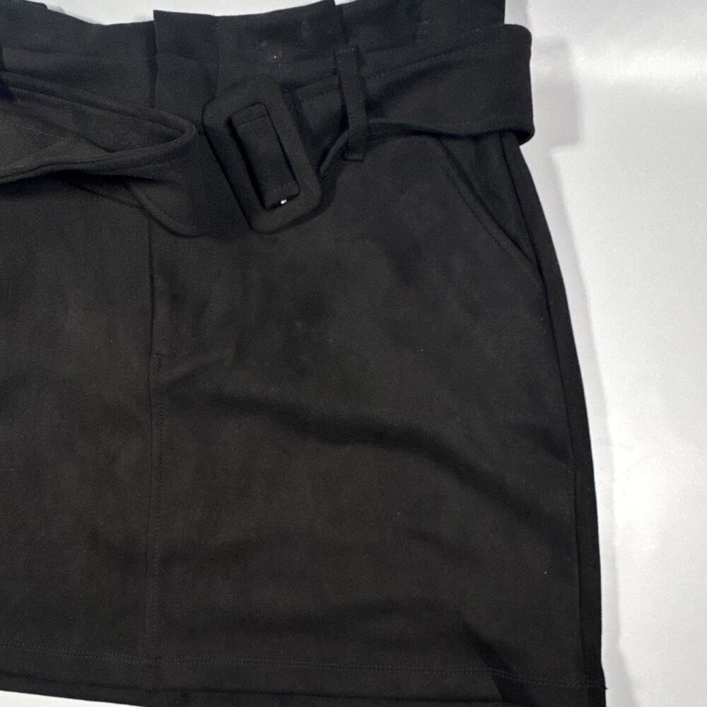 Blashe Black Solid Mini Skirt Short Length Belt Buckle Accents Women’s L - Picture 3 of 7